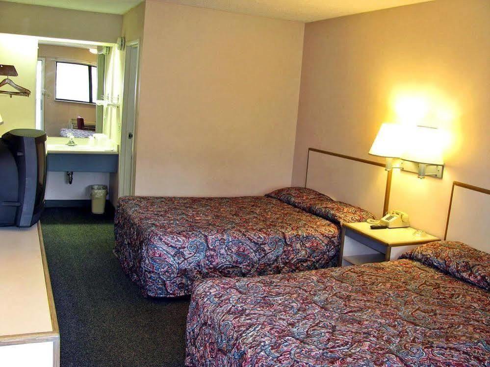Hotel Akron Northwest - Copley Exterior photo